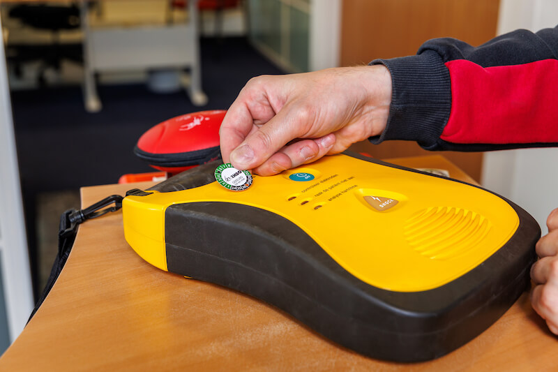 Defibrilator AED